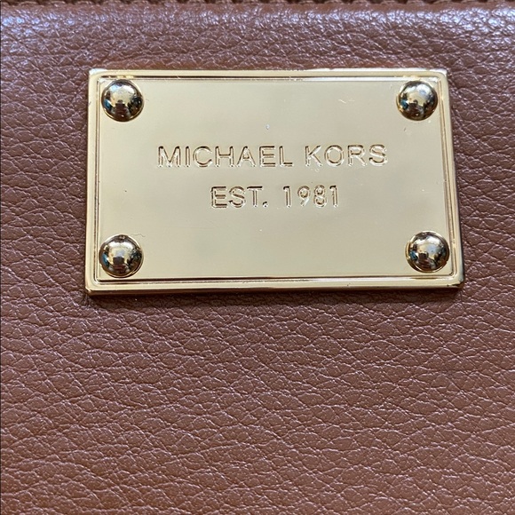 NWOT BROWN PEBBLED LEATHER MICHAEL KORS WRISTLET NWOT - Picture 2 of 7